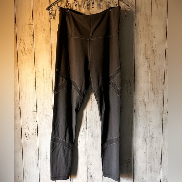 Victoria’s Secret | Sport Leggings Mesh Medium - Picture 2 of 9